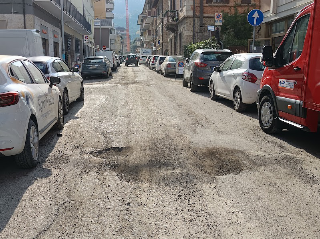 Ascoli Piceno - Via il disco orario in via Tranquilli, la sosta torna libera